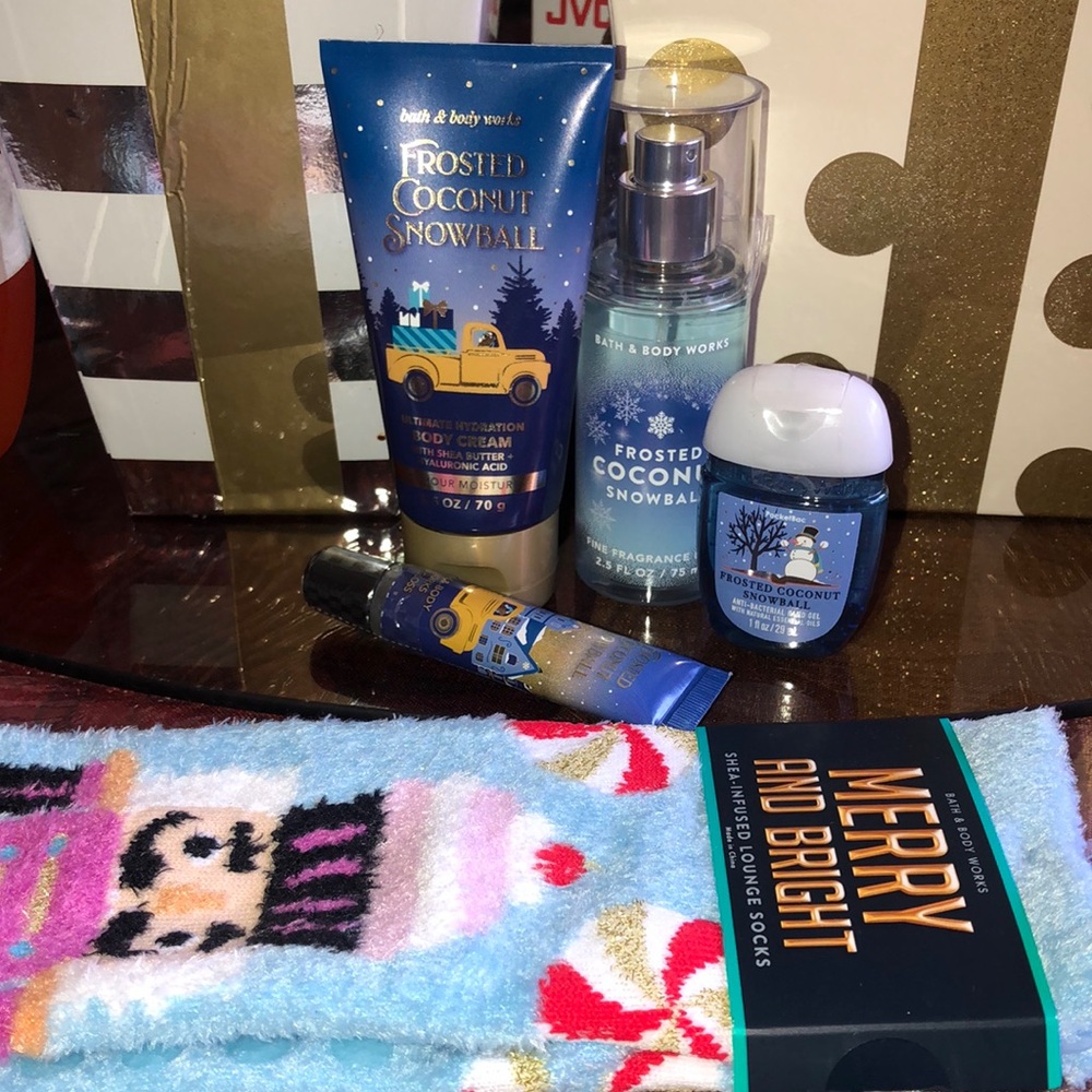 Bath and Bodyworks Travel Size Combo Frosted Coconut Snowball